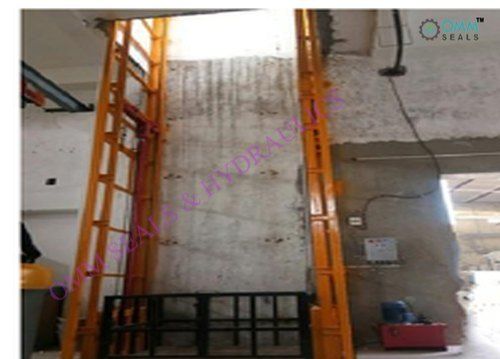 Reliable Nature Industrial Double Mast Hydraulic Goods Lift (Capacity 3-4 Ton)