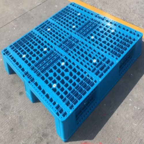 4 Way Entry Type Rectangular Non Edible Storing Blue Industrial Roto Molded Plastic Pallet