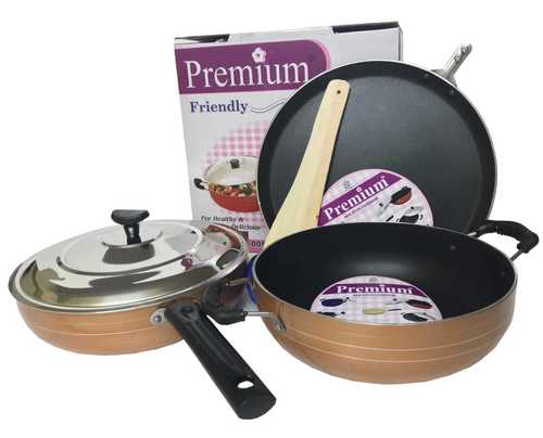 मेटल बॉडी और राउंड शेप प्रीमियम थ्री पीस नॉन स्टिक कुक पैन गिफ्ट सेट