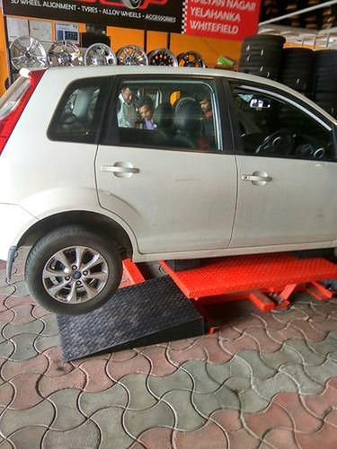 Robust Construction Mild Steel Manual Lock Low Rise Car Lift (Capacity 2-4 Tons)