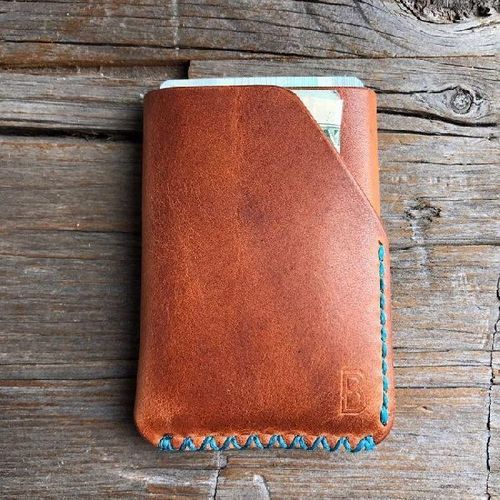 Mens Plain Design Brown Color Light Weight And Spacious Rectangular Shape Leather Wallet