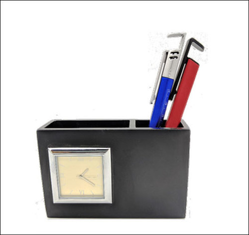 ऑफिस के लिए पेन स्टैंड और क्लॉक के साथ वुड वुडन स्क्वायर शेप यूटिलिटी होल्डर