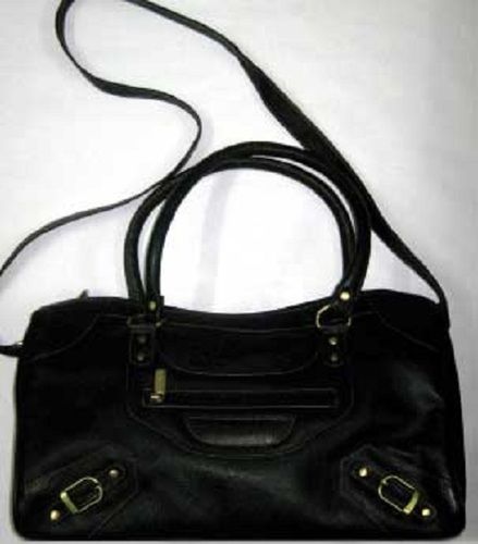 Ladies Bag Spacious And Light Weight Plain Design Black Color Formal Leather Handbag For Womens