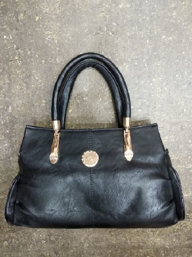 Very Spacious Zipper Closure Type Plain Design And Black Color Ladies Side Purse For Party Wear Gender: Women