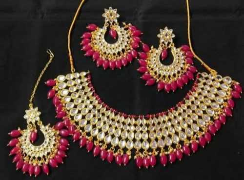 सगाई और पार्टी के लिए गोल्डन महिलाओं के लिए कुंदन रूबी पर्ल इमिटेशन नेकलेस सेट