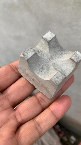 20 Mm Industrial Solid Concrete White And Grey Cover Block