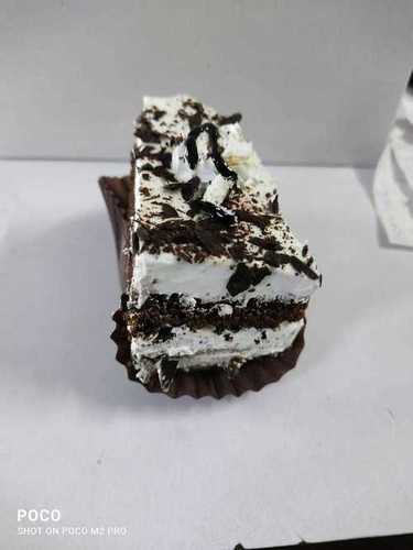 Sweet Eggless Chocolate Truffle Flavor White Creamy Cake