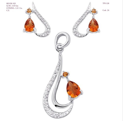 राउंड 925 स्टर्लिंग सिल्वर ईयररिंग और पेंडेंट सेट और 3.55 ग्राम वजन और रोडियम पॉलिश