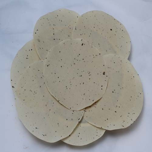 Light Yellow Round Pepper Masala Papad For Snacks With Medium Size And 1-2 Month Shelf Life