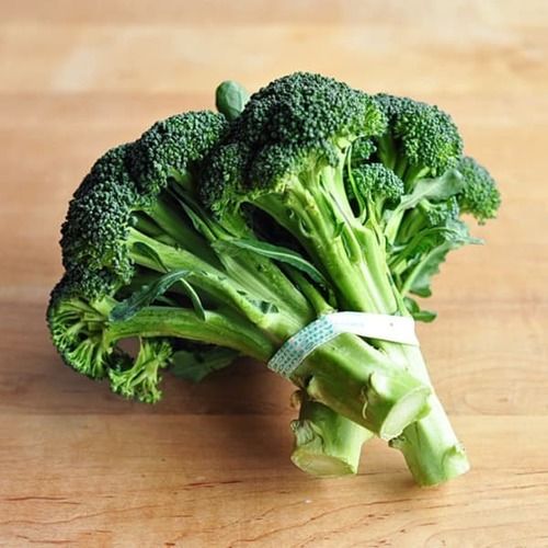 Dietary Fiber 2.6g 10 Percent Rich Natural Taste Healthy To Eat Green Fresh Broccoli