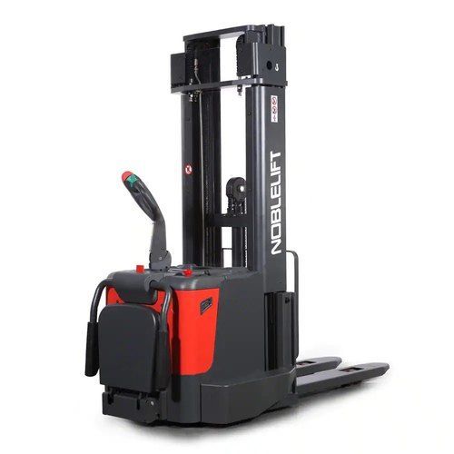 MR15AP Linde Easily Operate Electric Reach Stacker (Lifting Capacity 1.5 Ton)