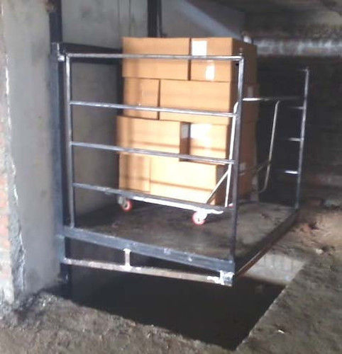 Free From Defects Stainless Steel Industrial Goods Lift (Capacity 500 Kg)