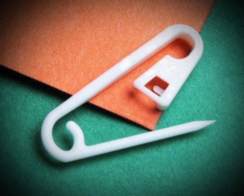 White Round PP/Nylon Safety Tag Pin With 2 Inch Size And 1 mm Thickness