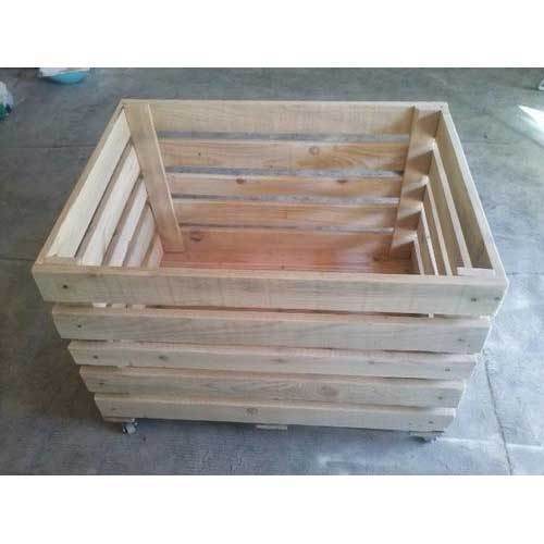 Light Brown Industrial Use Packaging Purposes Hard Wood Made Square Shape Industrial Wooden Crate