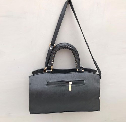 ऑफिस और कैज़ुअल उपयोग के लिए स्लिंग के साथ काला बहुत विशाल आयताकार आकार का ट्रेंडी डफ़ल शोल्डर लेदर हैंडबैग