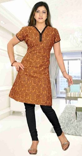 Washable Brown Regular Fit Ladies V-Neck Half Sleeves Printed Cotton Straight Casual Kurti