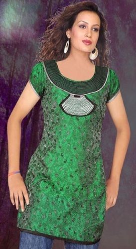 Washable Green Regular Fit Ladies Round-Neck Cap Sleeves Jacquard Silk Straight Casual Kurti