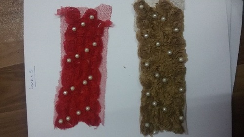 महिलाओं की पोशाक के लिए भूरे और लाल बुने हुए कशीदाकारी कॉटन सिल्क वन साइडेड गारमेंट लेस का आकार: अनुकूलित