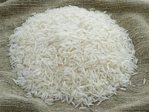जैविक और प्राकृतिक रूप से उगाए जाने वाले मध्यम अनाज वाले हल्के उबले हुए बासमती चावल