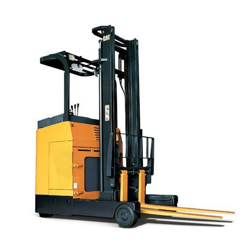 पीले और काले रंग की बैटरी से चलने वाला रीच ट्रक (उठाने की क्षमता 1.5 से 2 टन)