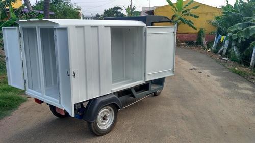 Battery Operated Closed Cabin E Rickshaw Loader (Loading Capacity 600 Kg)