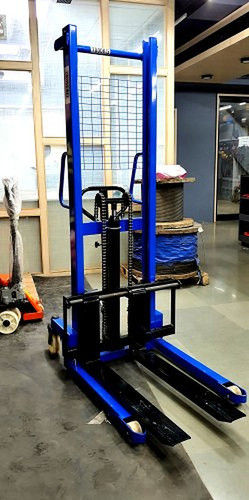 Easy To Operate Blue And Black Mild Steel Industrial Manual Hand Stacker (Lifting Capacity 2 Ton)