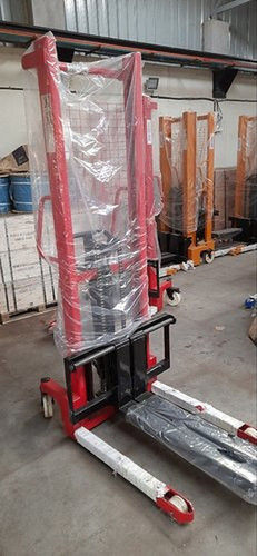 Robust Construction Easily Operate Mild Steel Industrial Manual Hand Stacker (Lifting Capacity 1 Ton)