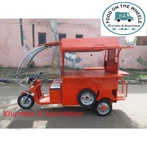 Three Wheel Type Battery Operated Saffron Color Rickshaw Food Cart (Loading Capacity 500-600 Kg)