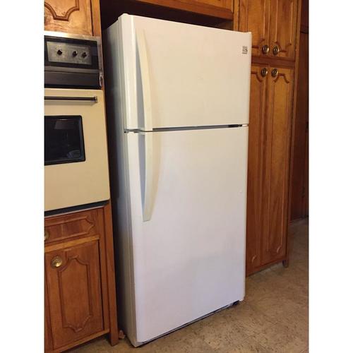 White Liebherr Frost Free Double Door Refrigerator With Automatic Defrost Operation