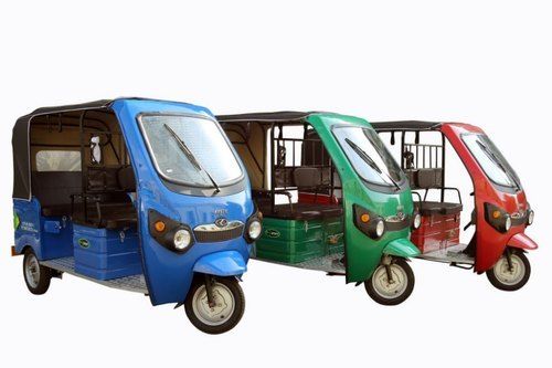 Maximum Run 70-80 Km Kinetic Three Wheel Type Five Seater Battery Operated Rickshaw