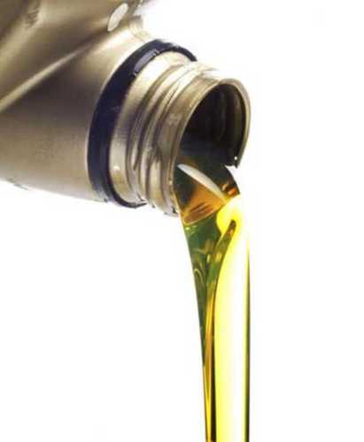 Precise Ph Value Light Yellow Lubricant Oil Packed In Can Packaging  Application: Automobile Industry