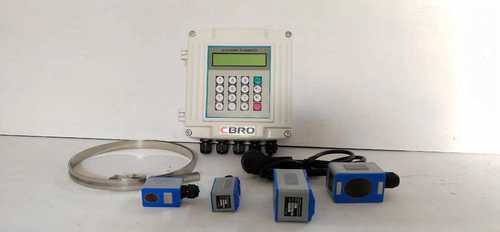 White Color CBRO Clamp On Type Ultrasonic Flow Meter With Digital Type Display