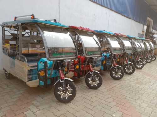 5 Sitting Electric Rickshaw With Charging Battery