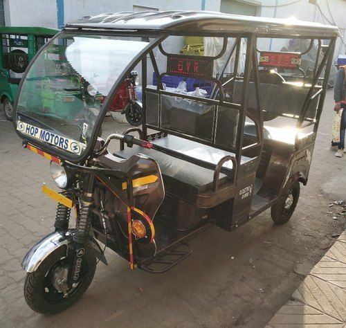 Color Coated Three Wheel Type Six Passenger Battery Operated Rickshaw