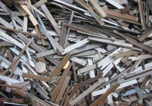 औद्योगिक उपयोग और पुनर्चक्रण के लिए कास्टिंग, स्केल और सॉलिड टेक्सचर माइल्ड स्टील स्क्रैप
