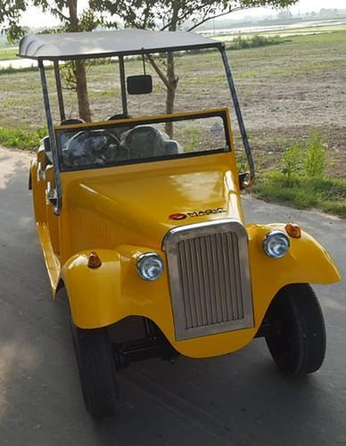 Scratch Resistant Color Coated Battery Operated Four Seater Vintage Golf Cart