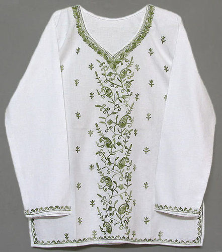 White Casual Wear Ladies Sweetheart-neckline Full Sleeves Embroidered Short Kurti