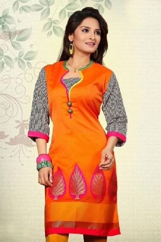 क्विक ड्राई ऑरेंज कैज़ुअल वियर 3/4 स्लीव्स लेडीज़ डिज़ाइनर प्रिंटेड और स्ट्राइप्ड शॉर्ट कुर्ती