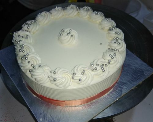 Delectable Flavor Round Shape Fresh Vanilla Cake for Birthday Party, Anniversary, Wedding, Bakery, etc