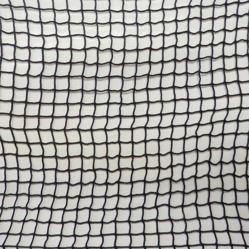 Mesh Knotted Net With Polyester Material And 50 Meter Roll Length And 3 Meter Width