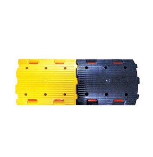 Light Weight Crack Proof Portable Abs Plastic Reflector Speed Breakers For Road Safety