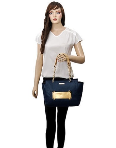 ज़िपर टाइप क्लोज़र के साथ कैज़ुअल वियर के लिए प्लेन और काले रंग का लेडीज़ फैशन हैंडबैग क्लोज़र डिज़ाइन: हैंड बैग