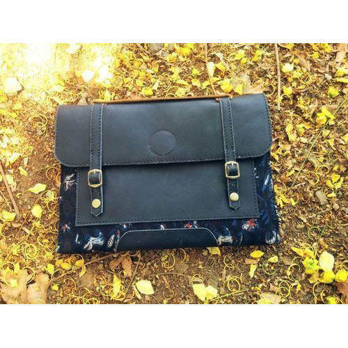 Moisture Proof Rectangular Shape Very Spacious Plain Design And Black Color Ipad Case With Buckle Type Closure