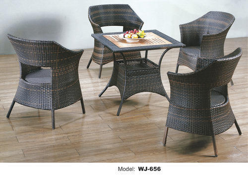 Garden Wicker Chair & Table Set For Outdoor With 4 Seating Capacity And Rectangular Shape
