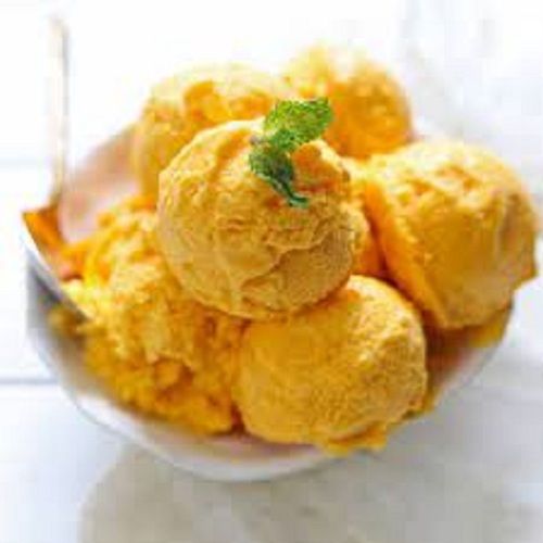 स्वादिष्ट स्वादिष्ट स्वाद और मुंह में पानी लाने वाला पीला रंग स्वादिष्ट मैंगो आइसक्रीम 