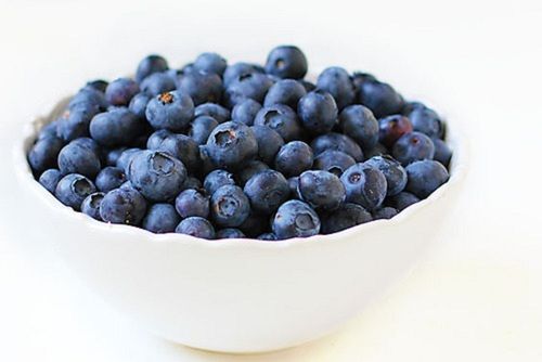 Blue 100% Organic Antioxidant Frozen Iqf Sweet And Fresh Whole Blueberries (1 Kg Pack)