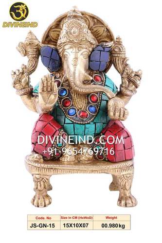 JS-GN-015 गणेश पत्थर के काम और हस्तनिर्मित के साथ चोकी पीतल की मूर्ति पर विराजमान हैं