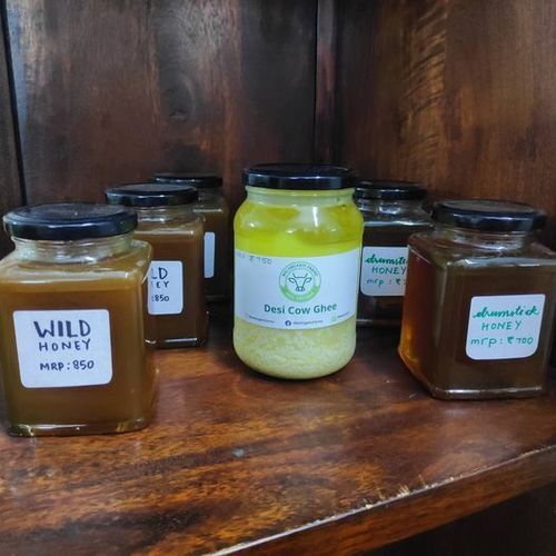 100% Pure, Fresh, And Natural Wild Honey Without Added Preservatives