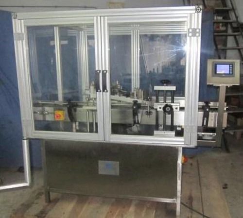 Metalic Labelling Machine With Enclosure For Food And Beverage Industries