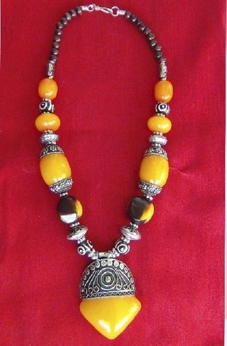 Comes In Various Colors Attractive Stone Beads Pendant Women Necklace For Party And Casual Wear